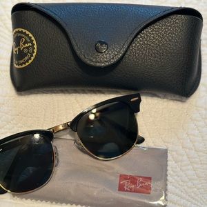 Rayban Clubmaster RB3016. Like new.